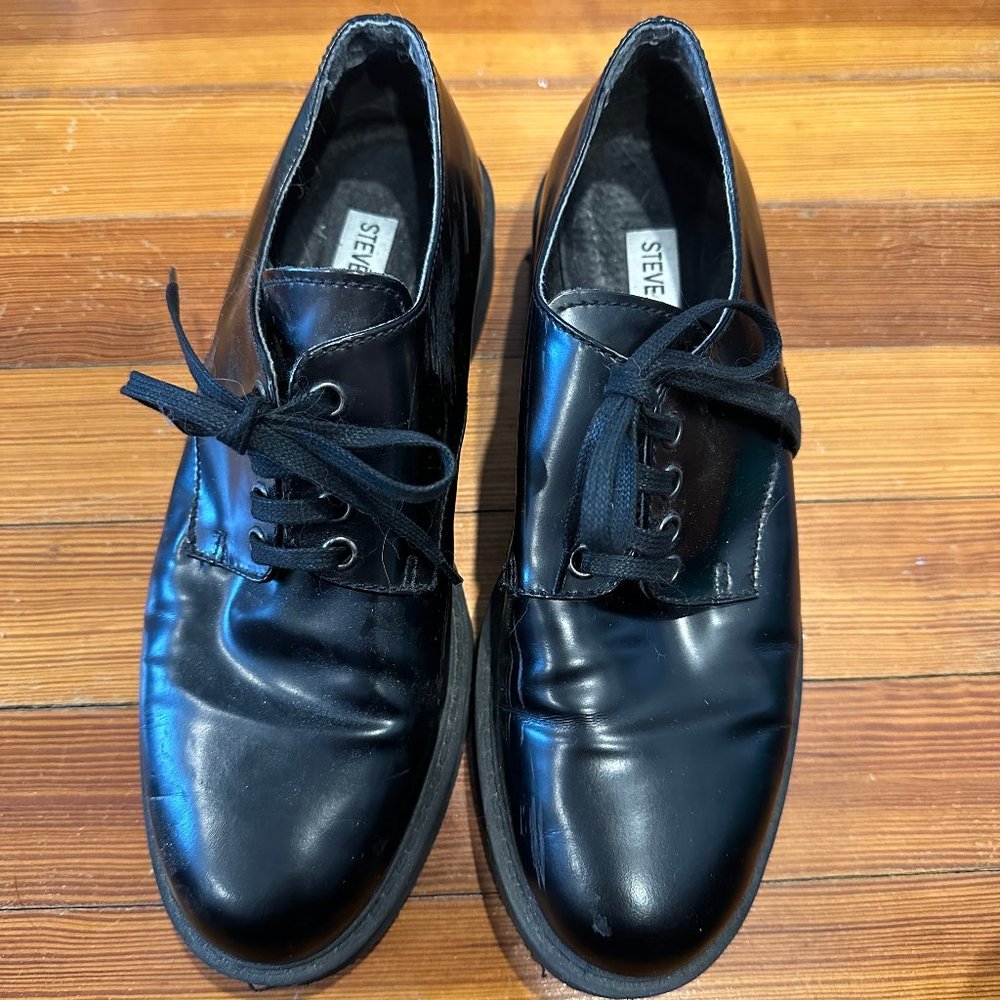 Steve Madden 4 Hole Lace Up Leather shoes. Size 8